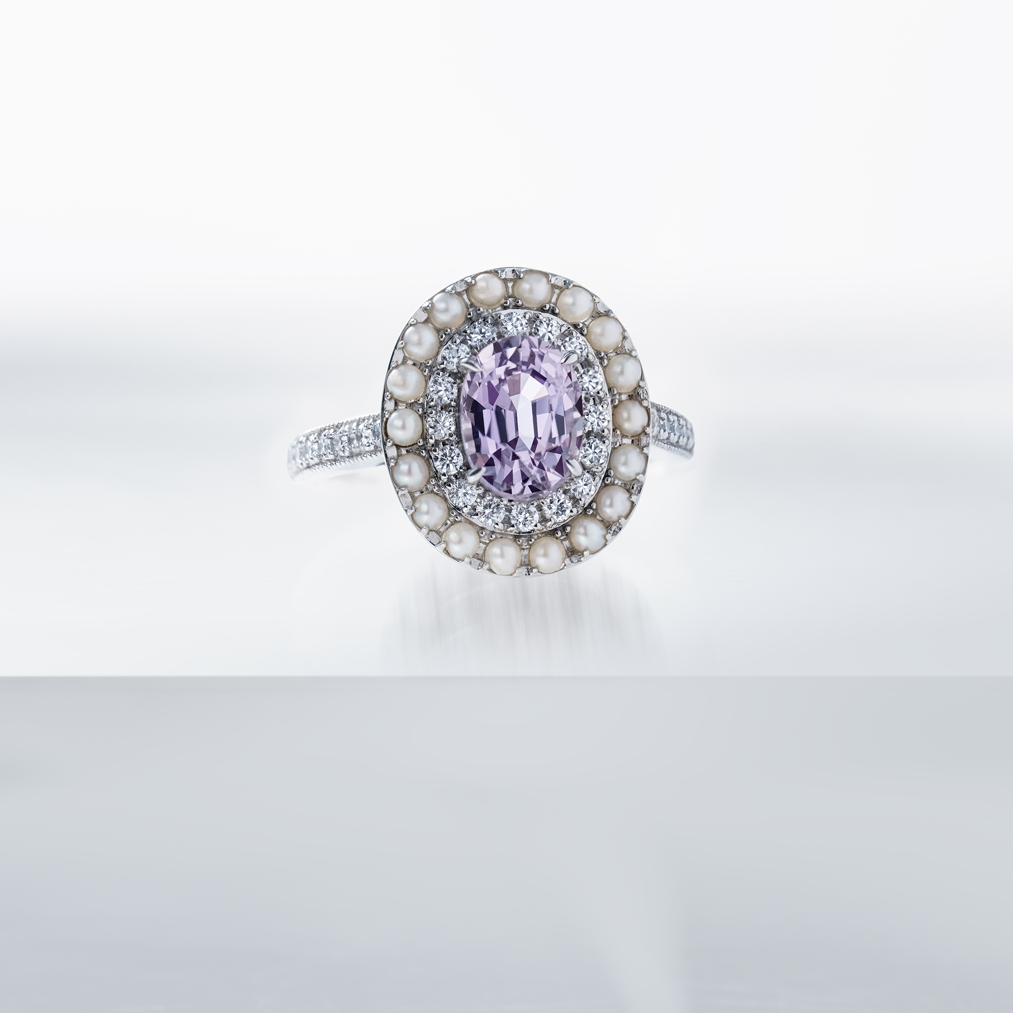 Pt製　グレイッシュパープルサファイアベビーパールダイヤモンドリング　S=1.98ct　D=0.35ct