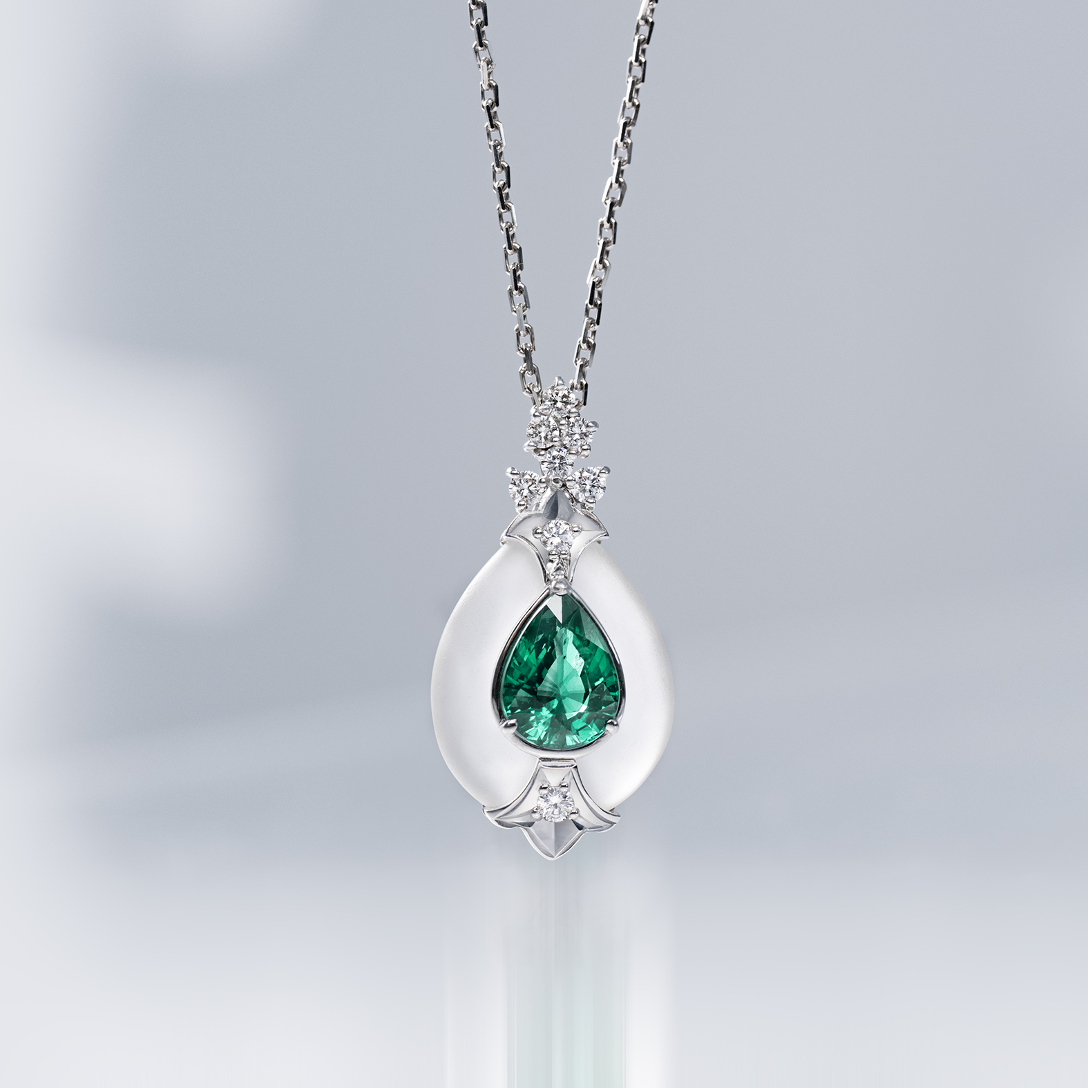 （3）Pt製　エメラルドクォーツダイヤモンドペンダントネックレス　E=0.89ct　D=0.15ct